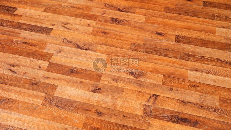 在成都地板厂家直销团购中，选购地板时需关注以下要点：